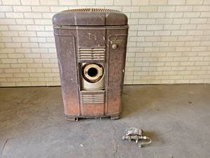 lot 1341 image: Vintage Duo-Therm Oil Burning Furnace - Model 615-8 - NO SHIPPING