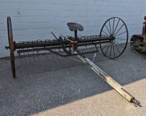 lot 1010 image: Antique Horse Drawn Dump Rake