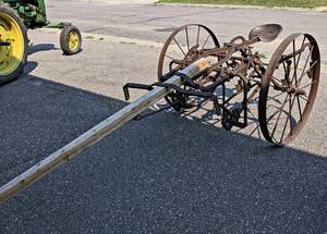 lot 1011 image: Antique 1-Row Horse Drawn Cultivator