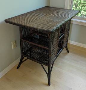 lot 3 image: Decorative Wicker Accent Table