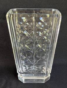 lot 33 image: Kosta Boda Crystal Vase
