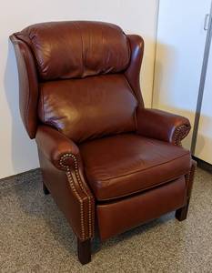 lot 4 image: Hancock and Moore Leather Recliner