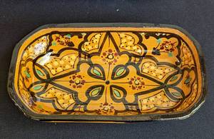 lot 57 image: Pretty Painted Italian Dishes