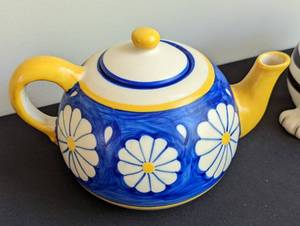 lot 59 image: Pair of Decorative Teapots