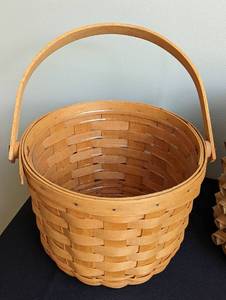 lot 70 image: Decorative Baskets including Longaberger