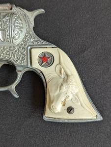 lot 88 image: Texan Jr. Toy Gun