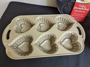 lot 108 image: Cooking and Baking Pans