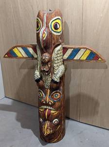 lot 21 image: Awesome Vintage Hanging Totem Pole from the Thunderbird Motel