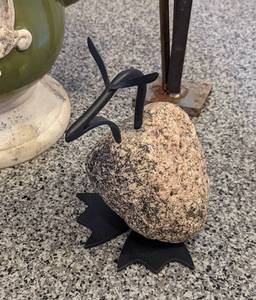 lot 118 image: Planter and Garden Decor