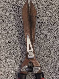 lot 120 image: Trimmers and Ax