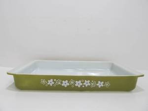 lot 18 image: Vintage Crazy Daisy PYREX Glass Lasagna Pan