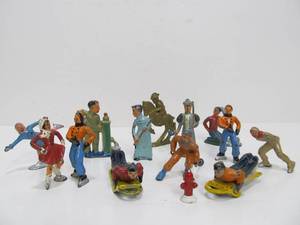 lot 26 image: Nice Group of Old Vintage Painted Lead Toy Figures
