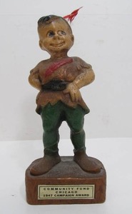 lot 32 image: Vintage 1947 Chicago Community Fund Award Statue