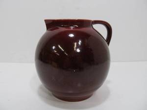 lot 47 image: Vintage RED WING Art Pottery Ball Pitcher