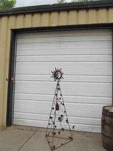 lot 229 image: Tall Metal Outdoor Sun & Stars LawnGarden Sculpture