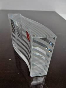lot 240 image: Signed BACCARAT Crystal American Flag Paperweight