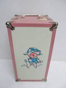lot 241 image: Clean Condition Vintage VOGUE Doll Case