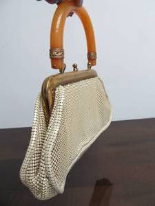 lot 252 image: Beautiful 1930s era Enameled Metal Mesh Handbag wLarge Thick Bakelite Handle