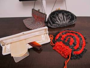 lot 253 image: Nice Lot of 4 Old Vintage Beaded Purses