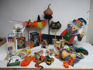 lot 237 image: Large Lot of Assorted Halloween Decorations