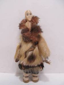 lot 105 image: Old Bone Carved Inuit Figure
