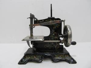 lot 112 image: Antique German Toy Sewing Machine