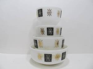 lot 120 image: Set of 4 Mid Century Milk Glass FIRE KING Nesting Bowls