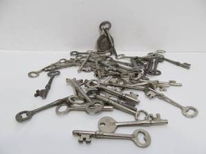 lot 159 image: Large Lot of Antique Skeleton Keys