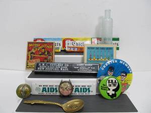lot 201 image: Nice Lot of Vintage Small Advertising Items etc
