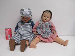 lot 293 image: PAir of Antique 1920s German Dolls wOutfits