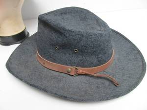 lot 322 image: 3 Quality Australian Outback Style Hats