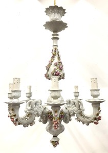lot 1 image: Fantastic Large Vintage Italian Capodimonte Chandelier 