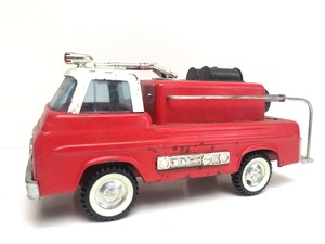 lot 348 image: Vintage Metal NYLINT Ford #8100 Suburban Pumper Fire Truck
