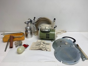 lot 357 image: Like-New or New Vintage SPRAY-IT Paint Sprayer Model 600
