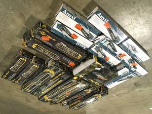 lot 24 image: Lot of Mixed Tile Cutters Customer Returns See Terms on Auction