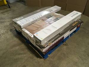 Pallet of Mixd Wooden Flooring Customer Returns See Terms on Auction