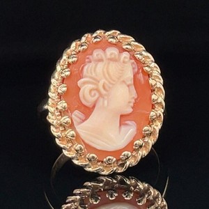 Vintage Shell Cameo Portrait Lady Profile Ring in Yellow Gold $900 Retail