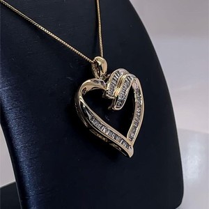 Diamond Open Heart Pendant Necklace in Gold $1200 Retail