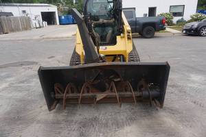 lot 3 image: Bobcat Model SB240 Universal Mount Bobcat Skid Loader Skid Steer 72 Snow Blower Attachment