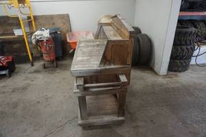 lot 37 image: Wood 4 Level GardenNursery Shelving