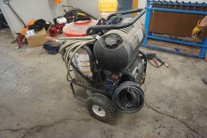 lot 5 image: North Star Hot Water Electric Pressure Washer
