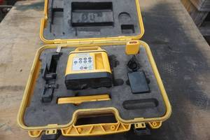 lot 16 image: Geotop Model GL4 Laser Level With Case