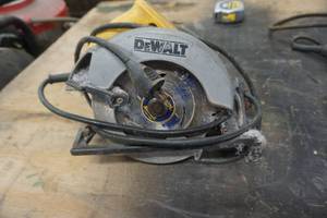 lot 30 image: DeWalt Model DW369 Skil Saw