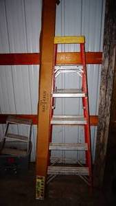 Step ladder, safety legs