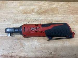 lot 5 image: MILWAUKEE M12 12V Lithium-Ion Cordless 38 in. Ratchet (Tool-Only)