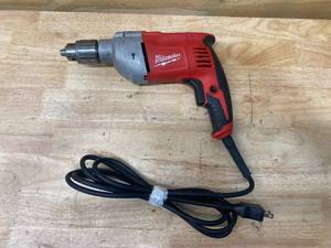 lot 38 image: MILWAUKEE 5376-20 Corded 12 Hammer Drill - FOR PARTS OR REPAIR