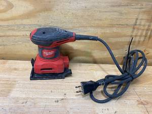 lot 50 image: MILWAUKEE 3 Amp 14 Sheet Corded Palm Sander