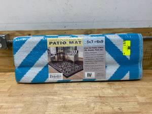 lot 90 image: BEKSDEN Indoor  Outdoor Reversible Patio Mat - 6x9