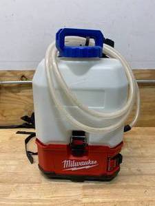 lot 103 image: MILWAUKEE M18 18-Volt 4 Gal. Lithium-Ion Cordless Switch Tank Backpack Water Supply Kit (Tool Only)