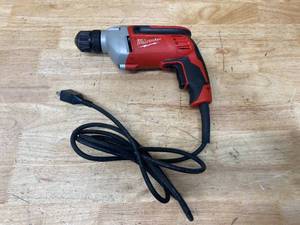 lot 110 image: MILWAUKEE 38 in. 2,800 RPM Tradesman Drill